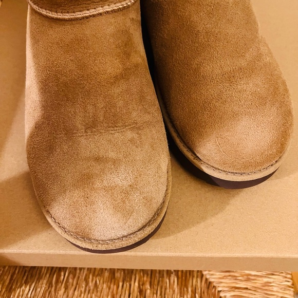 UGG Size/8 Color/ Chestnut - Picture 3 of 4